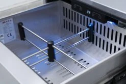 BULL Premium Outdoor Schubladen-Kühlschrank Mit LED Kontrollpanel, IPX4 Spritzwassergeschützt 16 BULL Premium Outdoor Schubladen-Kühlschrank Mit LED Kontrollpanel, IPX4 Spritzwassergeschützt -Campinggeschäfte 22280 BULL Premium Kuehlschrank LED Bele 7 1613487089