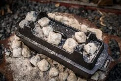 Grillfürst Dutch Oven Set BBQ Kastenform BK4 Aus Gusseisen - X-DEAL Inkl. Tragetasche / Aufbewahrungstasche, Gusseisen Pflege Und Deckelheber -Campinggeschäfte BBQ Kastenform Briketts