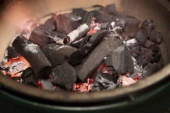 Big Green Egg Holzkohle Wildfire 5 Kg Karton - Kräuterbaum 7 Big Green Egg Holzkohle Wildfire 5 Kg Karton - Kräuterbaum -Campinggeschäfte Big Green Egg Wildfire Aroma Holzkohle abbrand