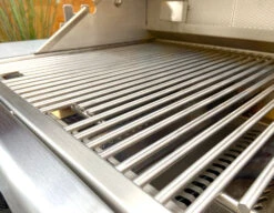 BULL Brahma Gasgrill - Einbaugrill Mit Backburner Und Rotisserie -Campinggeschäfte Bull Brahma Built In Grillrost Detail 57568CEBU