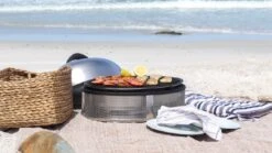 Cobb Grill Supreme Deluxe 2.0 Holzkohlegrill - Modell 2023 12 Cobb Grill Supreme Deluxe 2.0 Holzkohlegrill - Modell 2023 -Campinggeschäfte Cobb Grill Supreme Deluxe 2 0 Strand