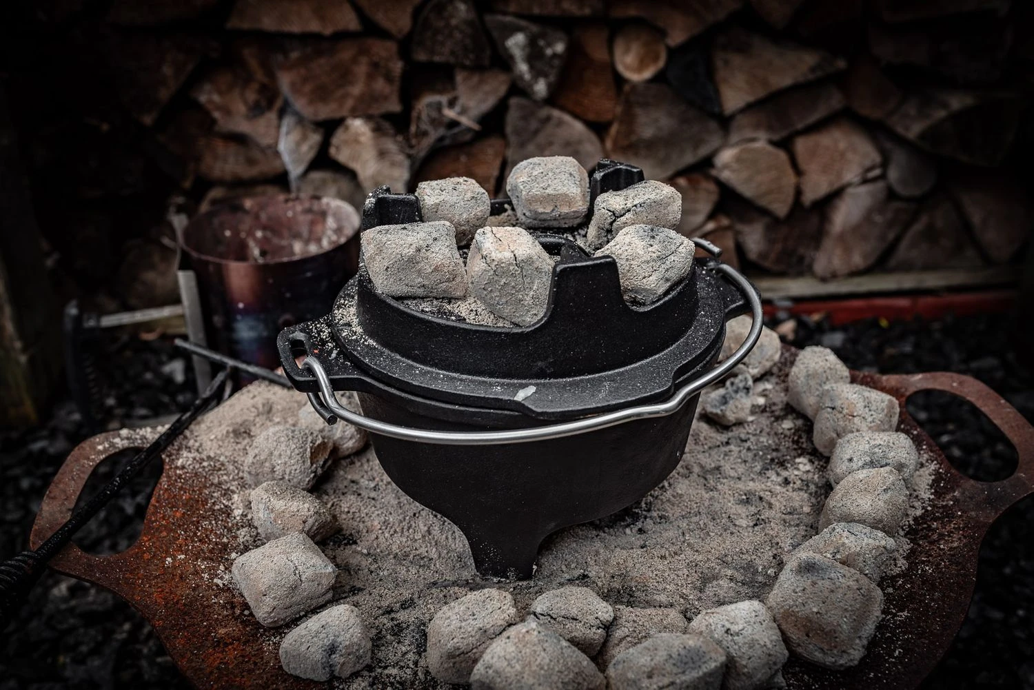 Grillfürst Dutch Oven Set BBQ Edition DO2 - X-DEAL Inkl. Tragetasche / Aufbewahrungstasche, Gusseisen Pflege Und Deckelheber 6 Grillfürst Dutch Oven Set BBQ Edition DO2 - X-DEAL Inkl. Tragetasche / Aufbewahrungstasche, Gusseisen Pflege Und Deckelheber – Bild 4