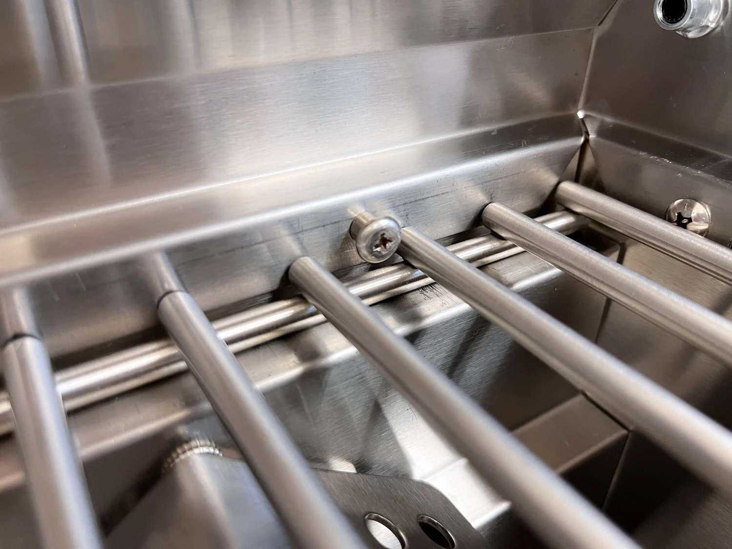 Grillfürst G201E 2-Brenner Gasgrill Portabel V2 - Campinggrill / Balkongrill 50mbar 13 Grillfürst G201E 2-Brenner Gasgrill Portabel V2 - Campinggrill / Balkongrill 50mbar – Bild 11