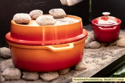 Grillfürst Emaillierter Dutch Oven Ohne Füsse DO12 - Orange -Campinggeschäfte Grillfuerst Dutch Oven emailliert Beispiel DO7 5 orange Briketts 2