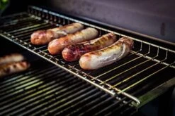 Grillfürst G310E 3-Brenner Gasgrill Borussia Dortmund Edition Mit Hochtemperaturbrenner Und Edelstahl Rosten -Campinggeschäfte Grillfuerst Gasgrill Bratwurst Warmhalterost