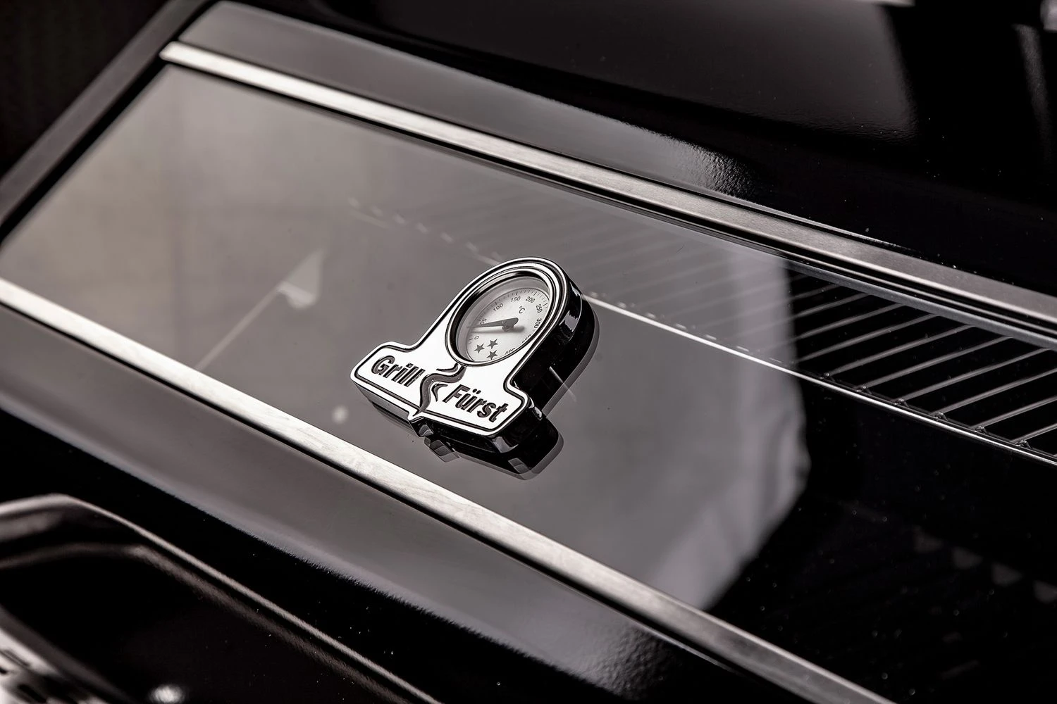 Grillfürst G620G 6-Brenner Gasgrill - Eintracht Frankfurt Edition - Gusseisenroste 7 Grillfürst G620G 6-Brenner Gasgrill - Eintracht Frankfurt Edition - Gusseisenroste – Bild 5