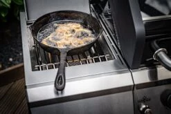 Grillfürst G620G 6-Brenner Gasgrill Mit Hochtemperaturbrenner, Heckbrenner Und Gusseisen Rosten -Campinggeschäfte Grillfuerst Gasgrill G620G Gusspfanne Steakzone 1