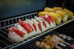 Grillfürst G750G 7-Brenner Doppelkammer - Gasgrill - 1. FC Köln Edition - Gusseisenroste -Campinggeschäfte Grillfuerst Gasgrill Warmhalterost 3