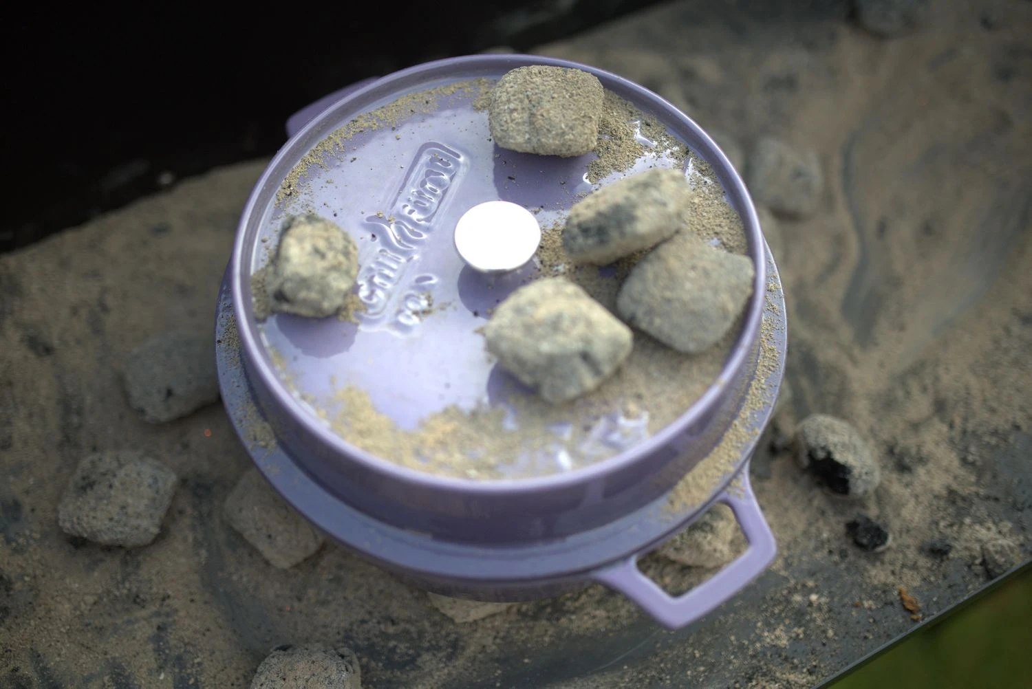 Grillfürst Emaillierter Dutch Oven Ohne Füsse DO4 - Lila 7 Grillfürst Emaillierter Dutch Oven Ohne Füsse DO4 - Lila – Bild 5