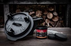 Grillfürst XXL Dutch Oven Set: Starterpaket Gusseisen - X-DEAL Mit Dutch Oven DO9+DO4, Kastenform BK4, Gusseisenpfanne Ø 30 Cm - Inkl. Großem Zubehörpaket -Campinggeschäfte Gusseisen Pflegepaste 1
