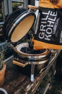 Monolith ICON Black Keramikgrill Tischgrill Inkl. Gestell -Campinggeschäfte Monolith Icon Holzkohle befuellen