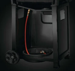 Napoleon Freestyle 365 Gasgrill, Graphit - Mit Seitenbrenner - Modell 2023 -Campinggeschäfte Napoleon Freestyle Gasgrill Flaschenhalter 3