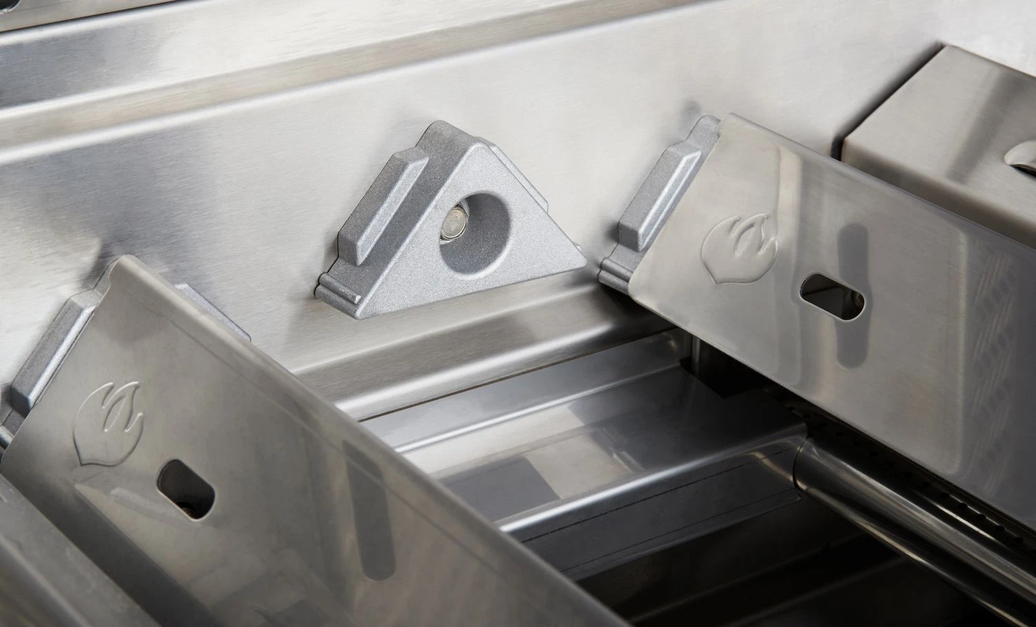 Napoleon Prestige Pro 825-3 Edelstahl Gasgrill Inkl. Drehspieß Und Bodenbeleuchtung - Modell 2023 12 Napoleon Prestige Pro 825-3 Edelstahl Gasgrill Inkl. Drehspieß Und Bodenbeleuchtung - Modell 2023 – Bild 10