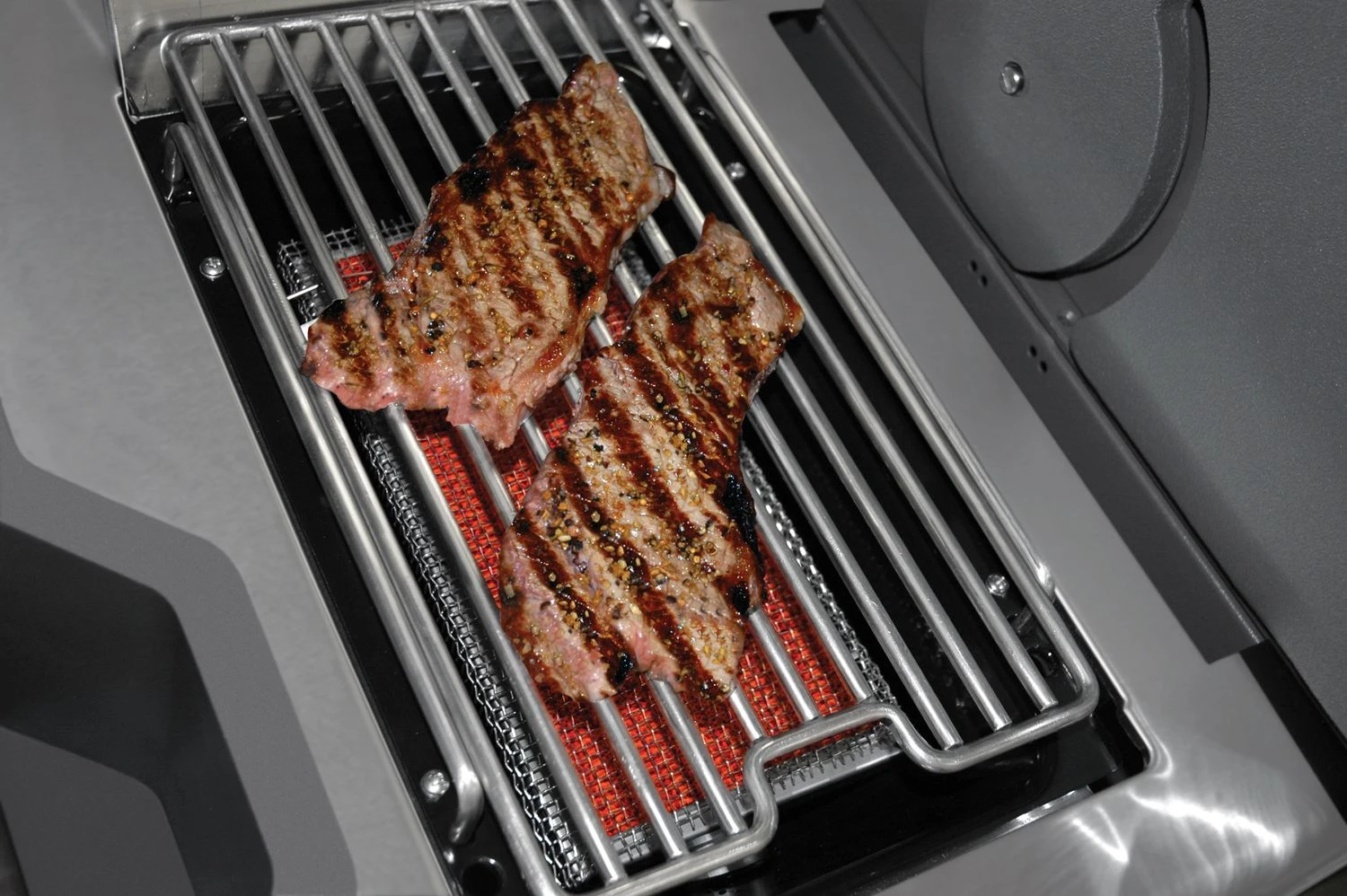 Napoleon Prestige Pro 500-3 Edelstahl Gasgrill Inkl. Drehspieß - X-DEAL Inkl. Napoleon Holzkohlegrill Kugelgrill Ø 57cm 11 Napoleon Prestige Pro 500-3 Edelstahl Gasgrill Inkl. Drehspieß - X-DEAL Inkl. Napoleon Holzkohlegrill Kugelgrill Ø 57cm – Bild 9