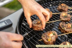 Outdoorchef Gas Kugelgrill Arosa 570 G Evo Black Style - Inkl. Blazing-/Cooking Zone Kit Plus 31 Outdoorchef Gas Kugelgrill Arosa 570 G Evo Black Style - Inkl. Blazing-/Cooking Zone Kit Plus -Campinggeschäfte Outdoorchef Arosa 570 G Evo emaillierter Grillrost 1