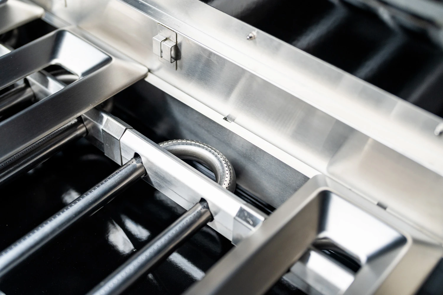 Outdoorchef Dualchef S 425 G Edelstahl Gasgrill Mit Seitenkocher + Blazing Zone Infrarotbrenner + DGS Gusseisen Grillrost 2 Stk. + DGS Gemüse Grillrost 2 Stk. 22 Outdoorchef Dualchef S 425 G Edelstahl Gasgrill Mit Seitenkocher + Blazing Zone Infrarotbrenner + DGS Gusseisen Grillrost 2 Stk. + DGS Gemüse Grillrost 2 Stk. – Bild 20