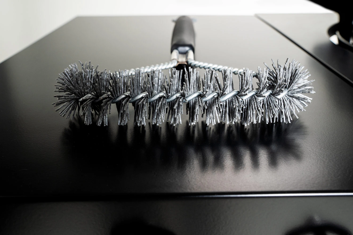 Outdoorchef Triangel Grillbürste Mit Nylonborsten, 41,5 Cm 5 Outdoorchef Triangel Grillbürste Mit Nylonborsten, 41,5 Cm – Bild 3