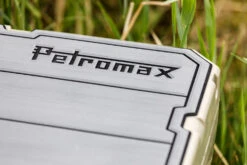 Petromax Haft-Auflage Für Kühlbox Kx25 Grau Mit Linien 9 Petromax Haft-Auflage Für Kühlbox Kx25 Grau Mit Linien -Campinggeschäfte Petromax Haftauflage Kuehlbox grau Linien Detail 1