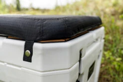 Petromax Kühlbox 25 Liter Alpenweiß - Grillfürst DEAL Inkl. Sitzkissen, Haft-Unterlage Und Einsatzkorb 22 Petromax Kühlbox 25 Liter Alpenweiß - Grillfürst DEAL Inkl. Sitzkissen, Haft-Unterlage Und Einsatzkorb -Campinggeschäfte Petromax KX25 Kuehlbox Haftunterlage Sitzkissen