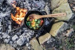 Petromax Gusseiserne Kasserolle Mit Deckel Kr1 -Campinggeschäfte Petromax Kasserolle Gemuese zubereiten kr1