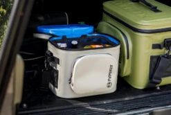 Petromax Kühltasche 8 Liter / Sandfarben -Campinggeschäfte Petromax Kuehltasche 8Liter sand Lifestyle