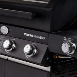 Rösle Gasgrill Videro G4-S Vario+ Nero Schwarz - Modell 2023 - X-DEAL Inkl. Abdeckhaube Und Grillplatte 26 Rösle Gasgrill Videro G4-S Vario+ Nero Schwarz - Modell 2023 - X-DEAL Inkl. Abdeckhaube Und Grillplatte -Campinggeschäfte Roesle Videro G4 S Vario NERO matt schwarz Drehregler 4