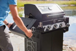 Rösle Gasgrill Videro Pro G3-S Vario+ Mattschwarz - Modell 2023 16 Rösle Gasgrill Videro Pro G3-S Vario+ Mattschwarz - Modell 2023 -Campinggeschäfte Roesle Videro Pro G3 S Seitenablage abklappbar