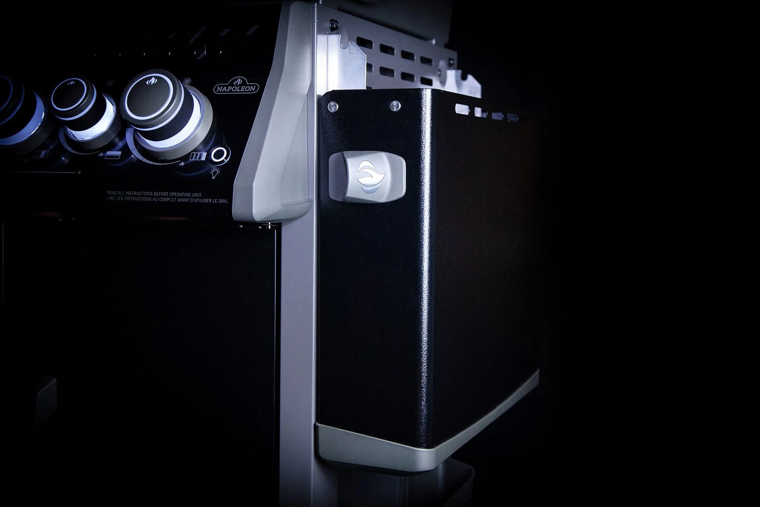 Napoleon Rogue SE 525 Gasgrill - All-black - Mit Sizzle Zone Und Heckbrenner - Grillfürst Edition Inkl. Grill Control Und Zubehörpaket - Smart Deal - Modell 2022 15 Napoleon Rogue SE 525 Gasgrill - All-black - Mit Sizzle Zone Und Heckbrenner - Grillfürst Edition Inkl. Grill Control Und Zubehörpaket - Smart Deal - Modell 2022 – Bild 13