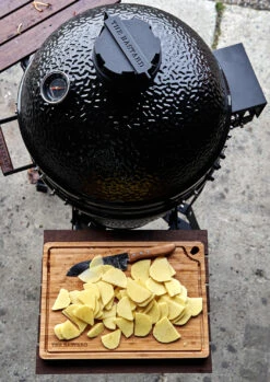 The Bastard Keramikgrill Classic Large - Complete - Schwarz Glänzend - Modell 2023 -Campinggeschäfte The Bastard Classic Large Keramikgrill Seitentische