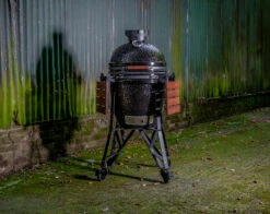 The Bastard Keramikgrill Classic Medium - Complete - Schwarz Glänzend - Modell 2023 -Campinggeschäfte The Bastard Classic Medium Complete Kamadogrill