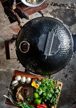 The Bastard Keramikgrill Classic Medium - Complete - Schwarz Glänzend - Modell 2023 -Campinggeschäfte The Bastard Classic Medium Keramikgrill Seitenablagen