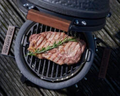 The Bastard Keramikgrill Urban Small - Schwarz Matt - Modell 2023 25 The Bastard Keramikgrill Urban Small - Schwarz Matt - Modell 2023 -Campinggeschäfte The Bastard Urban Small Keramikgrill