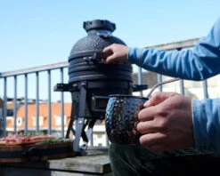 The Bastard Keramikgrill Urban Small - Schwarz Matt - Modell 2023 22 The Bastard Keramikgrill Urban Small - Schwarz Matt - Modell 2023 -Campinggeschäfte The Bastard Urban Small Keramikgrill Campinggrill