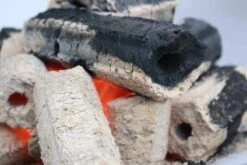 Greek Fire Holzkohlebriketts 20kg -Campinggeschäfte greek fire briketts glut detail