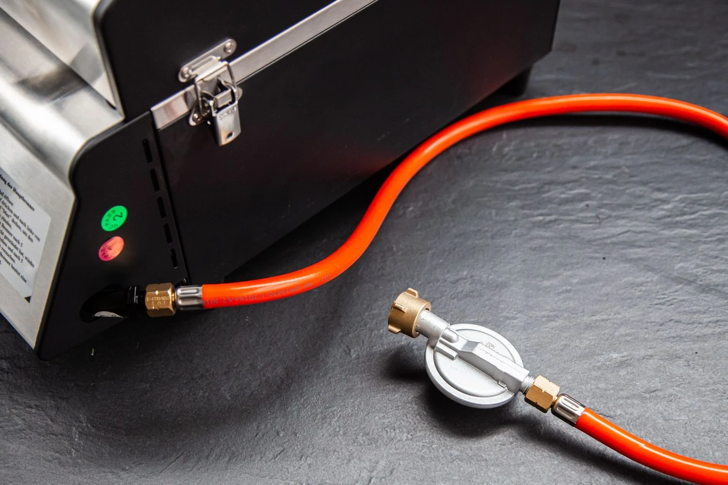 Grillfürst G201E 2-Brenner Gasgrill Portabel V2 - Campinggrill / Balkongrill - X-DEAL Inkl. Untergestell Und Tragetasche 9 Grillfürst G201E 2-Brenner Gasgrill Portabel V2 - Campinggrill / Balkongrill - X-DEAL Inkl. Untergestell Und Tragetasche – Bild 7