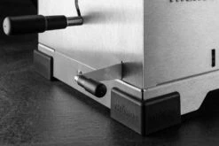 Thüros PRO1 - Modularer Holzkohle Tischgrill Mit Edelstahlrost -Campinggeschäfte thueros pro1 detail hoehenverstellung